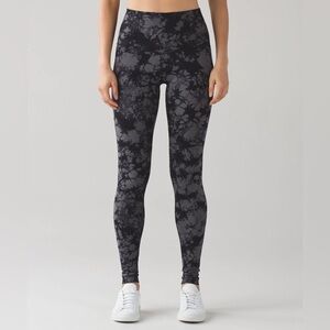 Lululemon Wunder Under Pant (Hi-Rise)
Shibori Black Dark Carbon Size 4